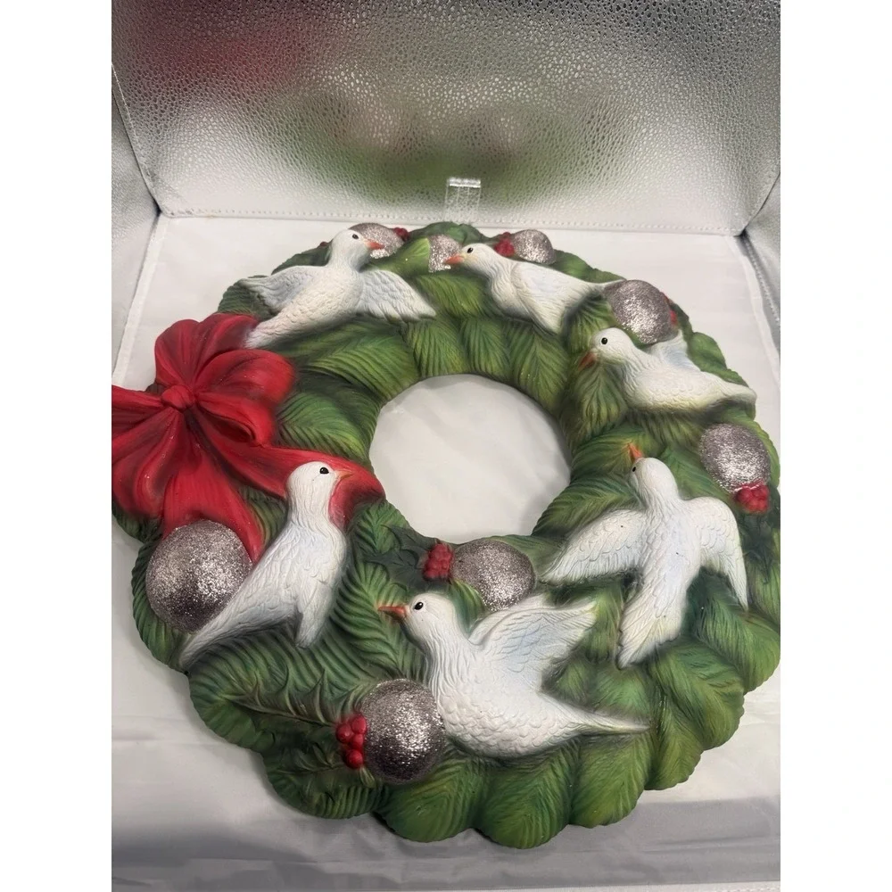 Holland Mold Christmas Wreath With Doves
